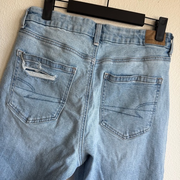 American Eagle strigid curvy mom jean distressed denim jeans size 8 - Picture 4 of 6